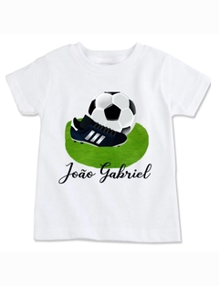 Camisa infantil personalizada tema futebol chuteira e bola