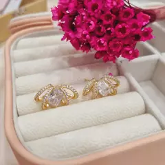 Brinco aros cravejados com zircônia banhado a ouro 18K