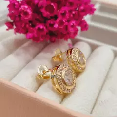 Brinco redondo cravejado com zircônia banhado a ouro 18K - comprar online