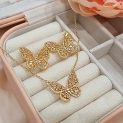 Conjunto borboleta cravejado com zircônias banhada a ouro 18K