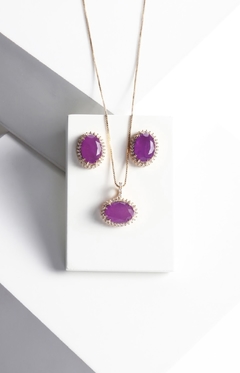 Conjunto Oval Cravejado com Pedra Ultra Violeta Banhado em Ouro 18k