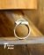 anillo en plata y engarce de ópalo, con grabado símbolo om