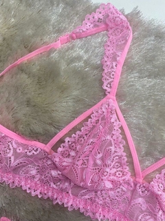 Conjunto de renda e tule transparente sem bojo - Donne Lingerie