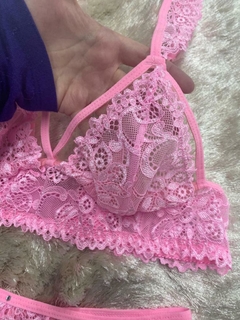 Conjunto de renda e tule transparente sem bojo na internet