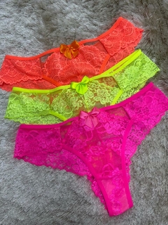 Calcinha fio em renda neon e tule transparente