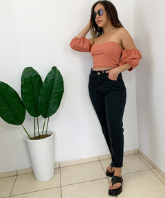 Calça mom preta estonada - comprar online