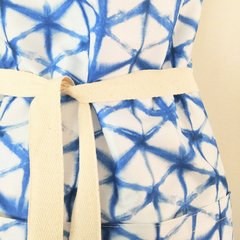 DELANTAL IMPERMEABLE SHIBORI AZUL