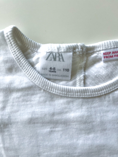 Remera Blanca Zara Talle 4-5 Años - comprar online