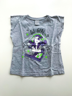 Remera gris Grisino Dj gril talle 5-6 Años