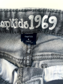 Jeans Niños Gris con detalle en la rodilla Gap Kids Talle 6 Años en internet