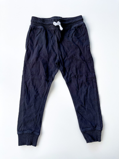 Jogging negro h&m talle 3-4 años