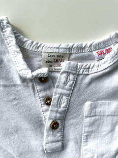 Remera manga larga zara 18-24 meses blanca con bolsillos en internet