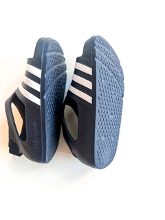 Ojotas Adidas adilette talón elástico niño talle 6,5US en internet