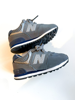 Zapatillas New Balance 574 Gris Oscuro Niño Talle 7us - FASHION MARKET BA