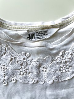 Remera H&m Cremita Bordada Flores 2 - 4 Años - comprar online