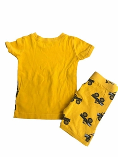 Conjunto pijama niño color mostaza estampado tractor Old Navy Talle 3 en internet