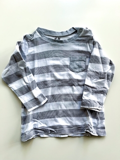 Remera Manga Larga Hym Rayada Gris Y Blanco Talle 6-9 M - comprar online