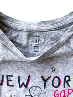 Remera Gap Niñas Gris Manga Larga Estampada Talle 4 Años en internet