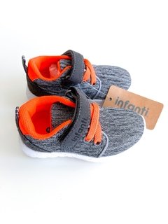 Zapatillas Infantil Niño Grises Con Naranja Talle 19 en internet