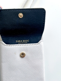 Porta Celular Tarjetero Con Correa Beige Zara