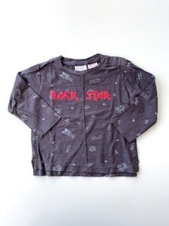 Remera Zara Manga Larga Gris Estampa Rock Star Talle 6-9 M