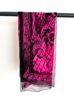 Imagen de Pañuelo Versace Floreado Negro Y Rosa