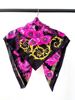 Pañuelo Versace Floreado Negro Y Rosa - comprar online