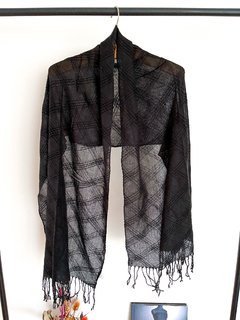 Pashmina Negra Con Textura Urban Outfitters