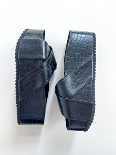 Sandalias Magma Crocco Negro Talle 39 - comprar online