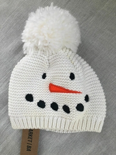 Gorro blanco con pompom bebe Carter-s talle 3-9 meses