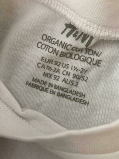 Remera manga larga H&M blanca con bolsillo unisex talle 1-2 años - comprar online