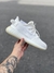 Yeezy 350 - Branco na internet