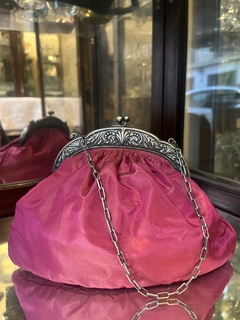 Cartera de raso con herraje de plata