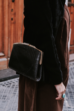 Cartera de cuero de víbora con bronce