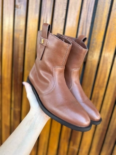 Bota em couro caramelo Santa Lolla - comprar online