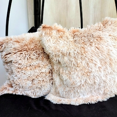 ALMOHADON COMPLETO DE PELUCHE 45X45 - Maiz Deco