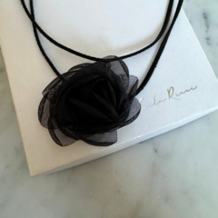 Choker Daphne cordón de gamuza y flor- Limited Edition - Obsequium Jewelry & Complements