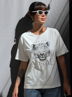 T-SHIRT ESTONADA ONÇA ALWAYS (FOIL PRATA) OFF WHITE - loja online