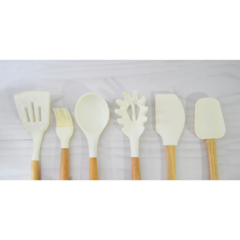 Set de 6 utensilios de cocina de silicona con mango de madera en internet