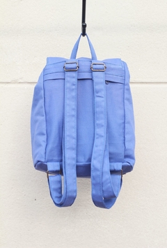 Mochila azul com bolso escondido - comprar online