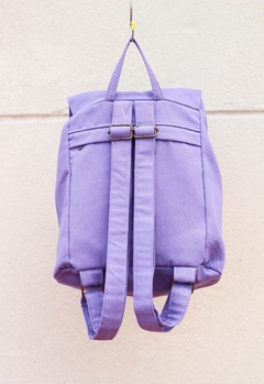 Mochila lilás com bolso escondido - comprar online
