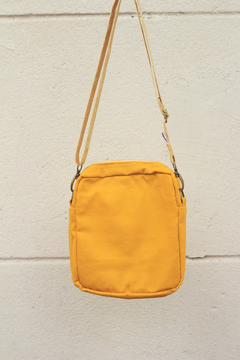 Shoulder bag mostarda com forro impermeável - comprar online