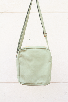 Shoulder bag verde menta com forro impermeável - comprar online
