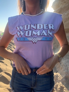 Remera "WONDER" en internet