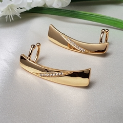 Brinco dourado ear cuff retangular fileira com zircônias