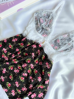 Shortdoll Jade P - Preto Floral na internet