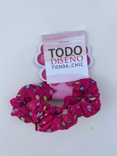 Scrunchies chico fucsia lunares x2