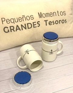 Taza de cerámica con tapa espejada