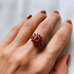 Anel flor de rubi ouro 18k - comprar online