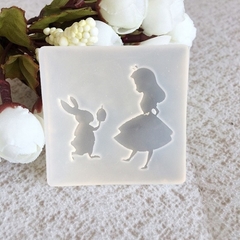 Molde de Silicone Contorno Alice e Coelho  para Biscuit e Confeitaria - comprar online